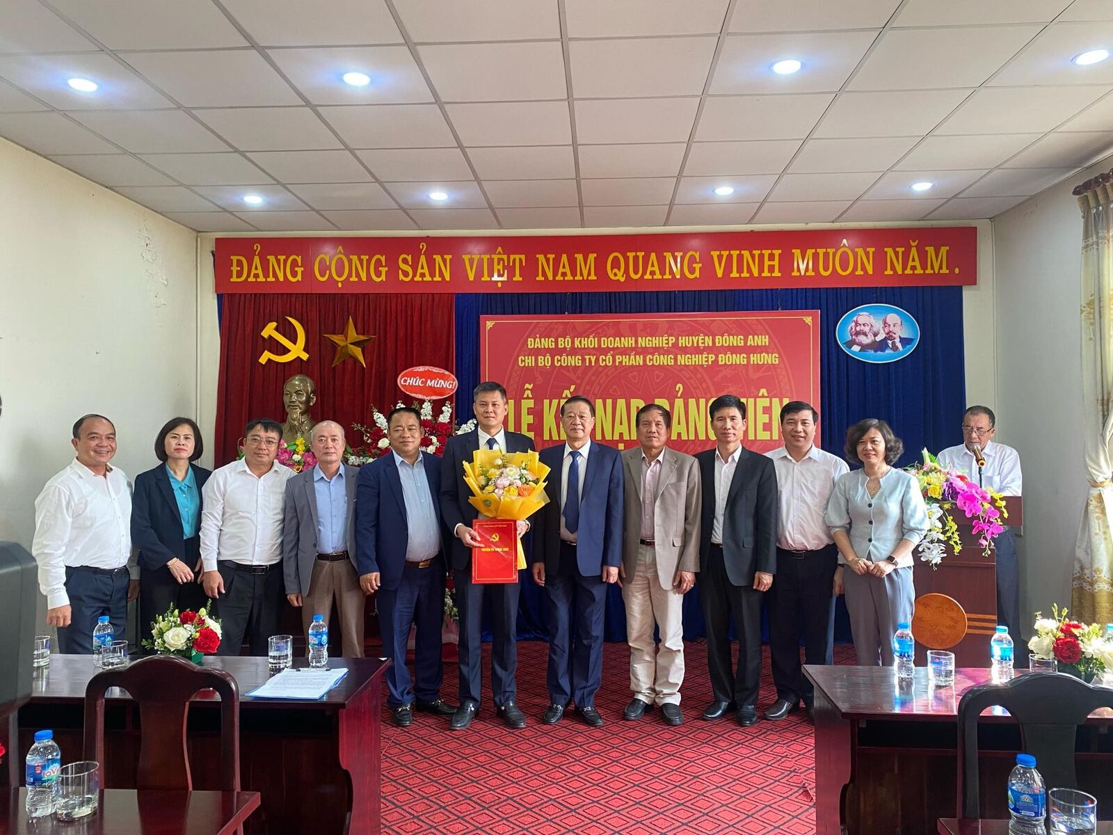 TỔ CHỨC KẾT NẠP ĐẢNG CHO CHỦ DOANH NGHIỆP TẠI HUYỆN ĐÔNG ANH