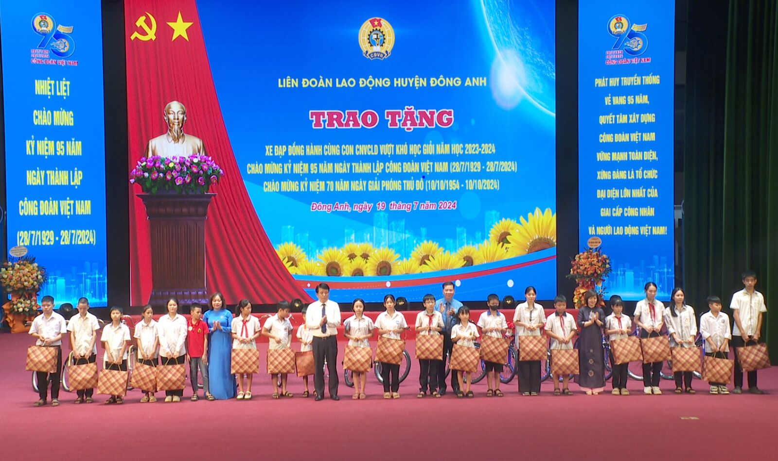 LIÊN ĐOÀN LAO ĐỘNG HUYỆN ĐÔNG ANH LONG TRỌNG TỔ CHỨC CHƯƠNG TRÌNH KỶ NIỆM 95 NĂM NGÀY THÀNH LẬP CÔNG ĐOÀN VIỆT NAM