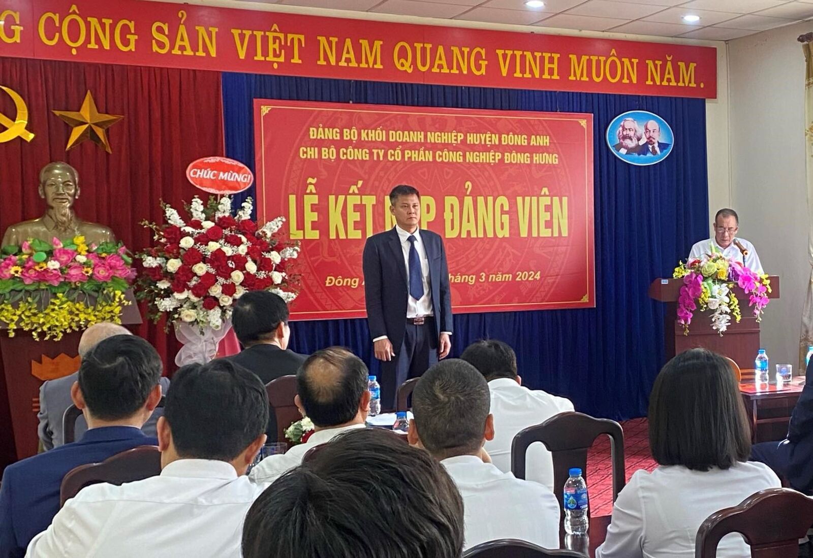 TỔ CHỨC KẾT NẠP ĐẢNG CHO CHỦ DOANH NGHIỆP TẠI HUYỆN ĐÔNG ANH