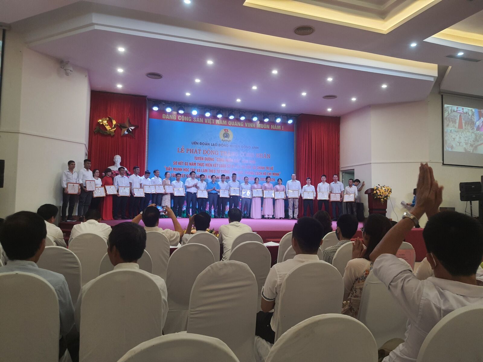 CHÚC MỪNG ĐỒNG CHÍ NGUYỄN THẾ CHUYỀN ĐÃ ĐẠT DANH HIỆU “CÔNG NHÂN GIỎI” CỦA NĂM!