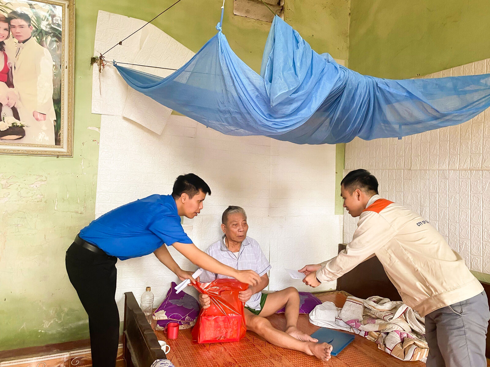 Công Ty CP Công Nghiệp Đông Hưng tặng quà tri ân kỉ niệm ngày “Thương binh liệt sỹ 27/7 năm 2023”