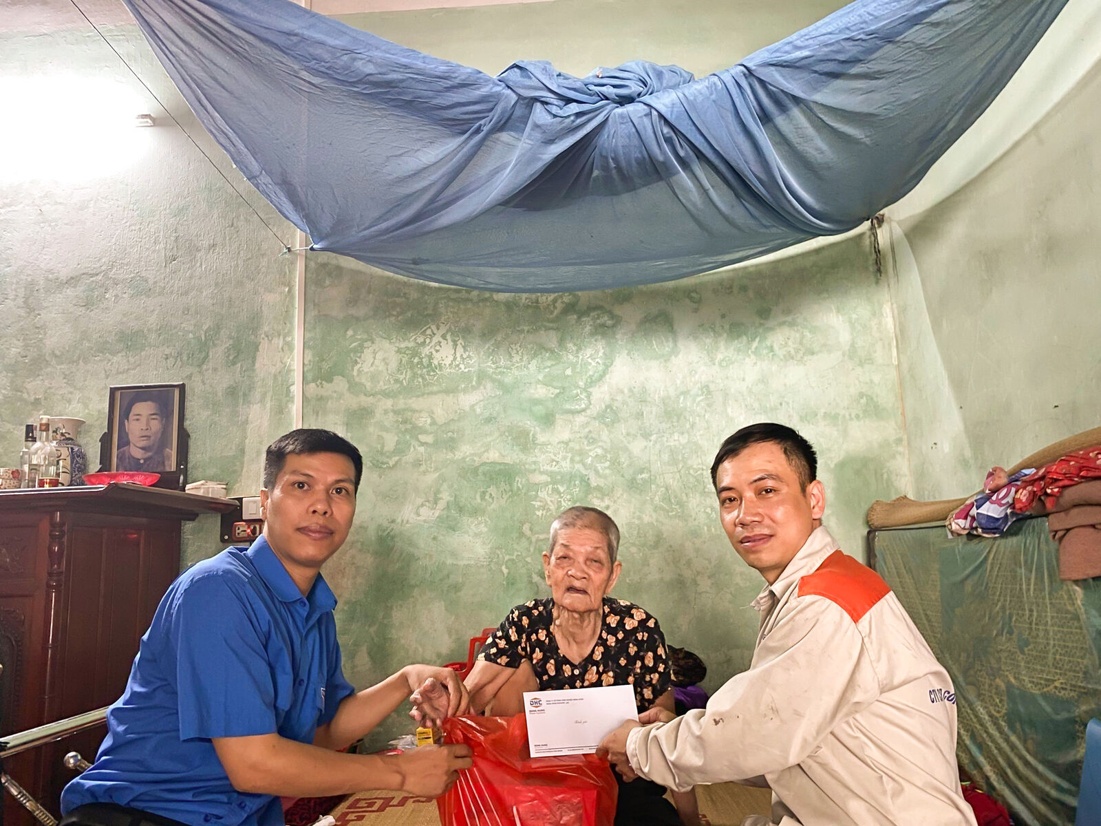 Công Ty CP Công Nghiệp Đông Hưng tặng quà tri ân kỉ niệm ngày “Thương binh liệt sỹ 27/7 năm 2023”
