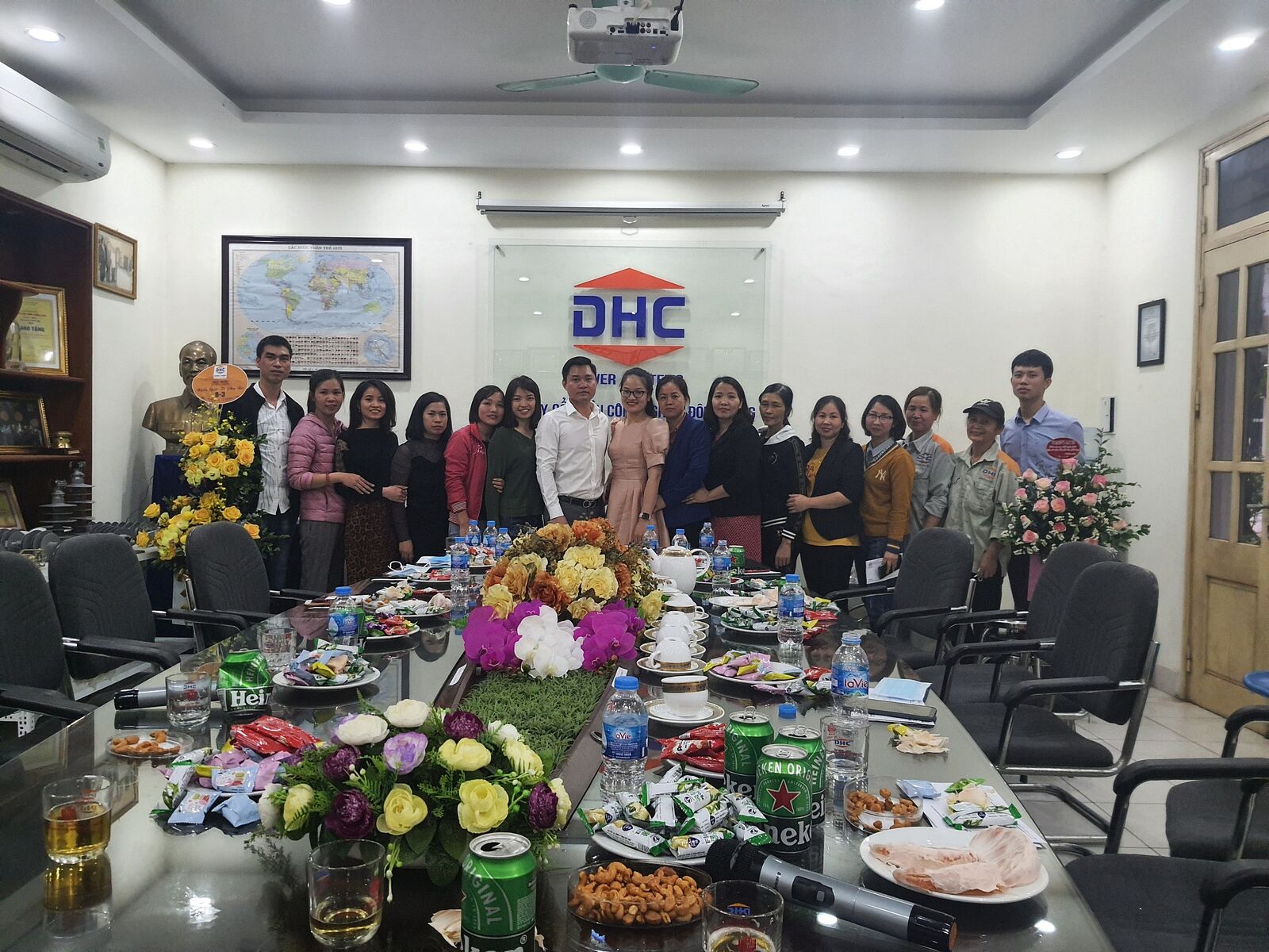Chào mừng ngày quốc tế phụ nữ 8/3 tại công ty năm 2021