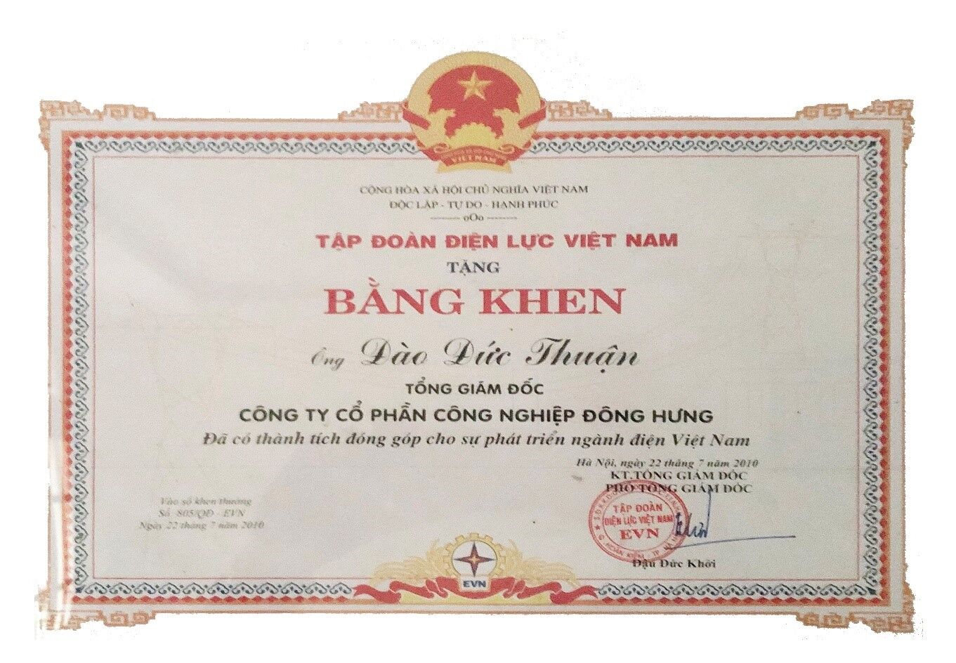 Bằng khen và chứng nhận Đông Hưng 4