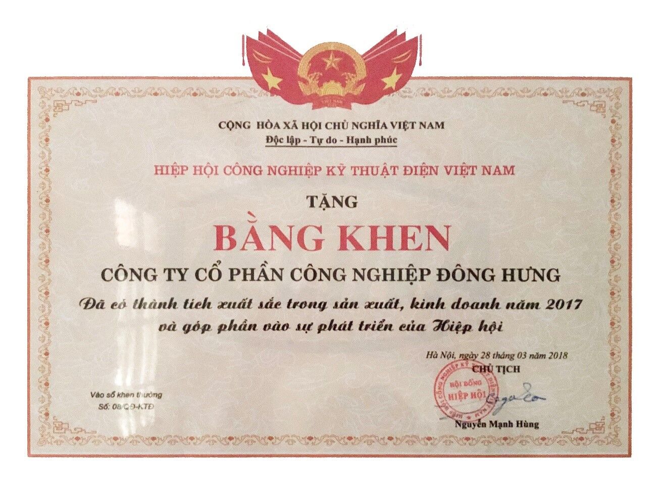 Bằng khen và chứng nhận Đông Hưng 9