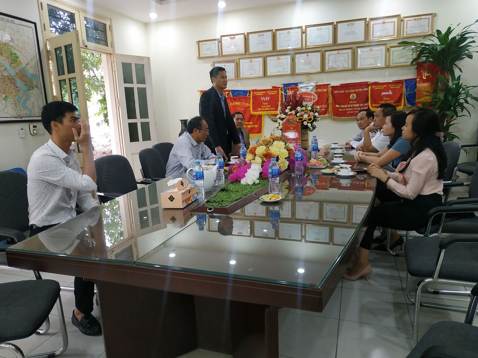 Lãnh đạo huyện và đảng ủy khối doanh nghiệp huyện Đông Anh thăm công ty