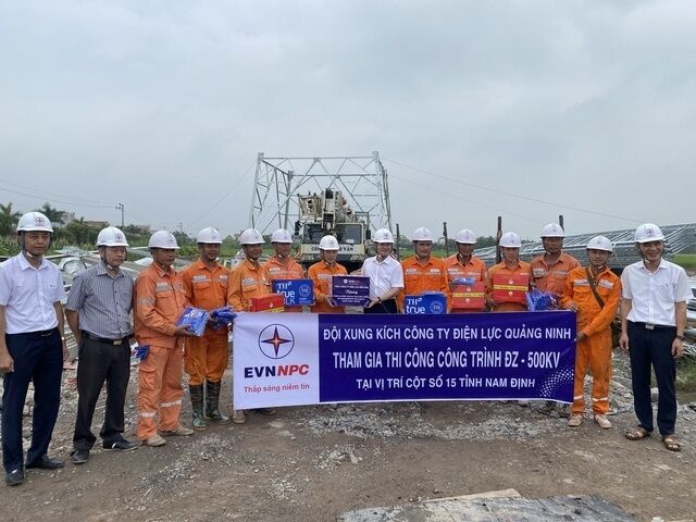 Sắc áo cam xung kích EVNNPC trên công trường dự án đường dây 500kV mạch 3