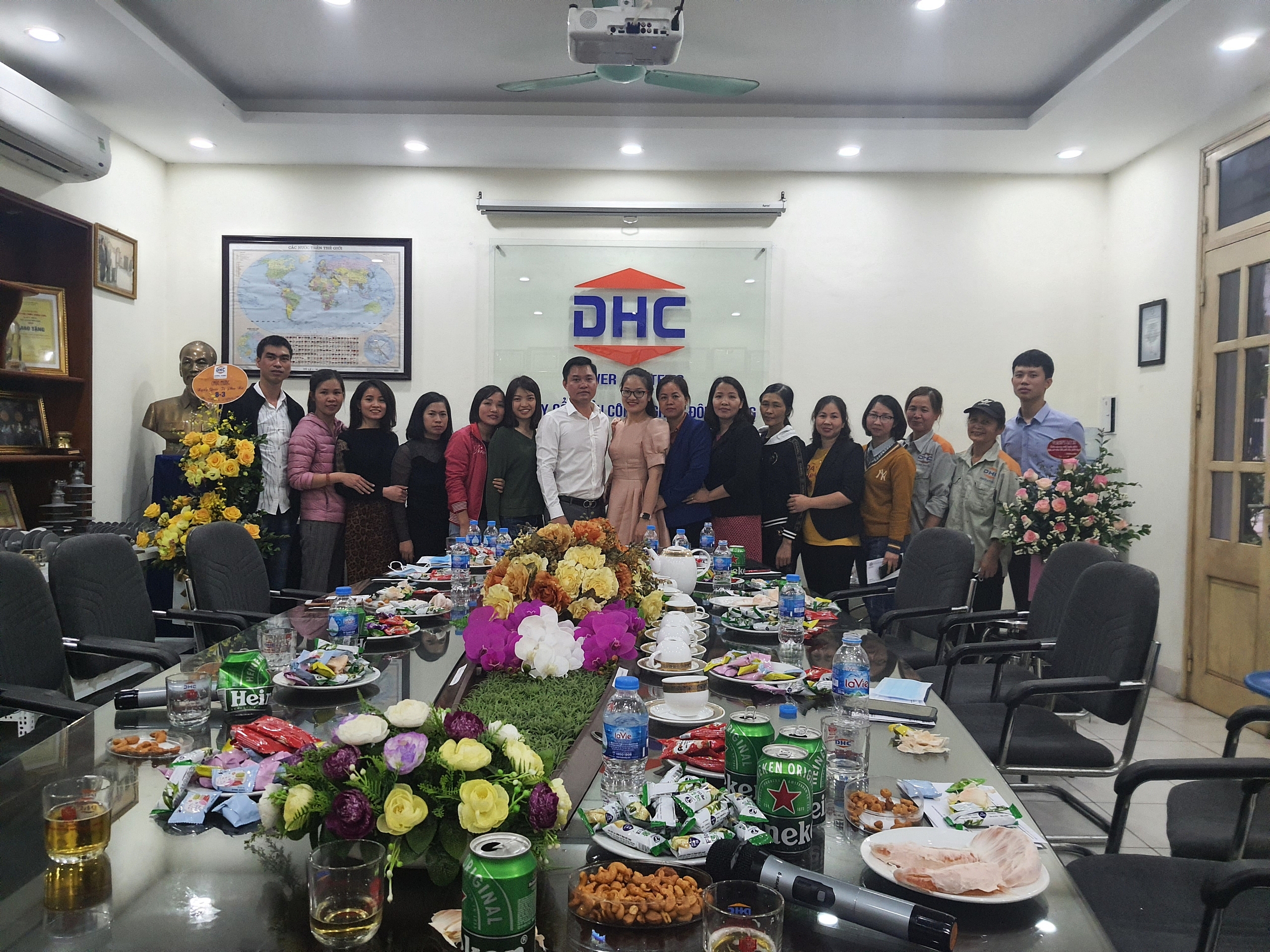 Chào mừng ngày quốc tế phụ nữ 8/3 tại công ty năm 2021