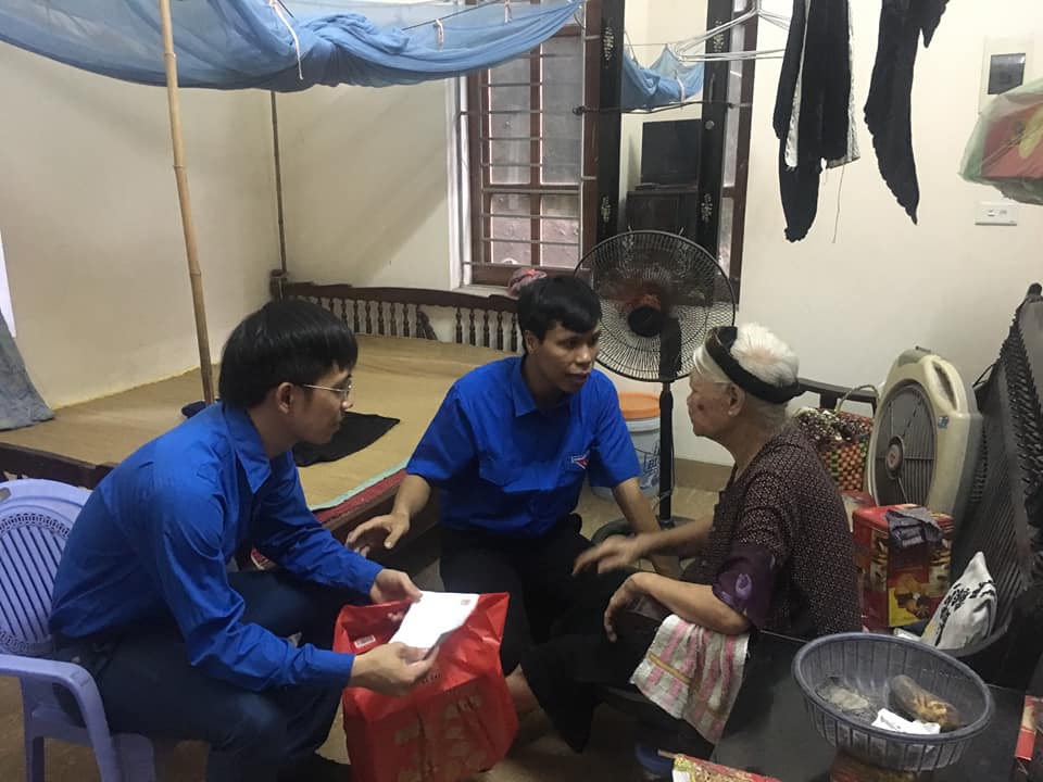 Hoạt động Đoàn TN: Kết hợp cùng Đoàn TN xã Dục Tú tặng quà tri ân kỷ niệm ngày 27/7 các năm 2017, 2019, 2020