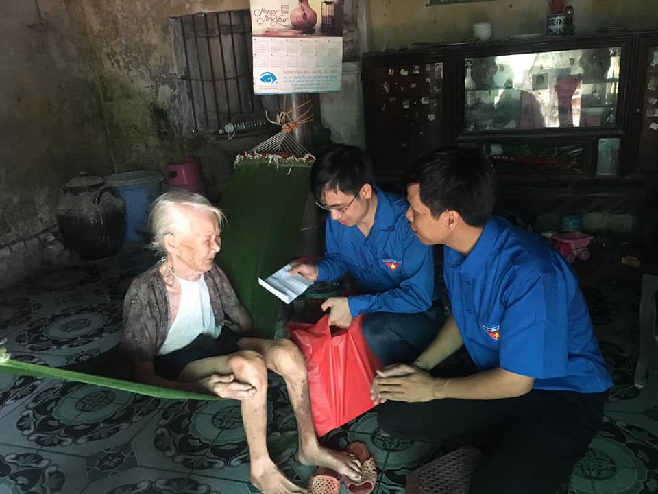 Hoạt động Đoàn TN: Kết hợp cùng Đoàn TN xã Dục Tú tặng quà tri ân kỷ niệm ngày 27/7 các năm 2017, 2019, 2020