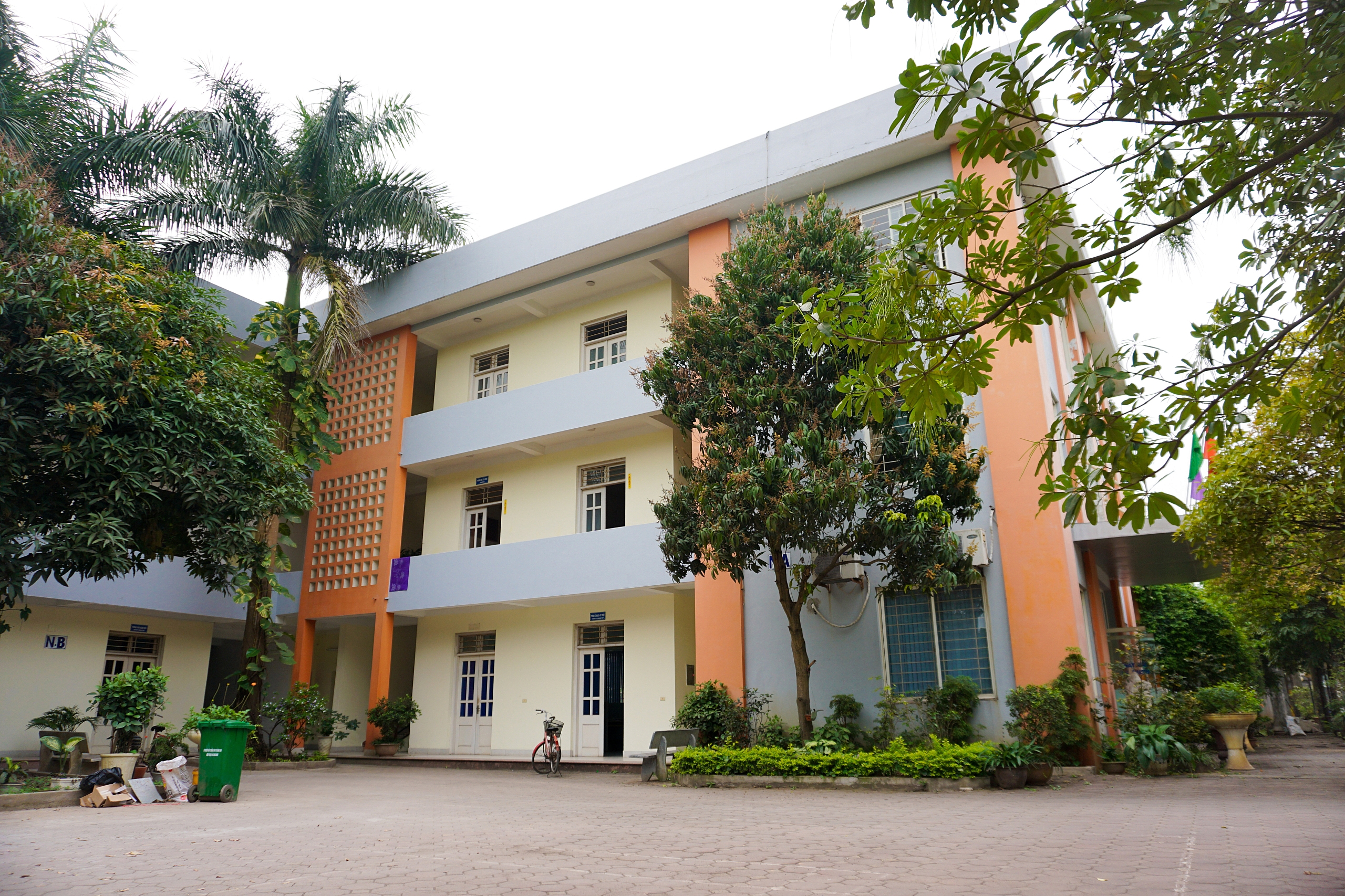 Khuôn viên Công ty cổ phần công nghiệp Đông Hưng