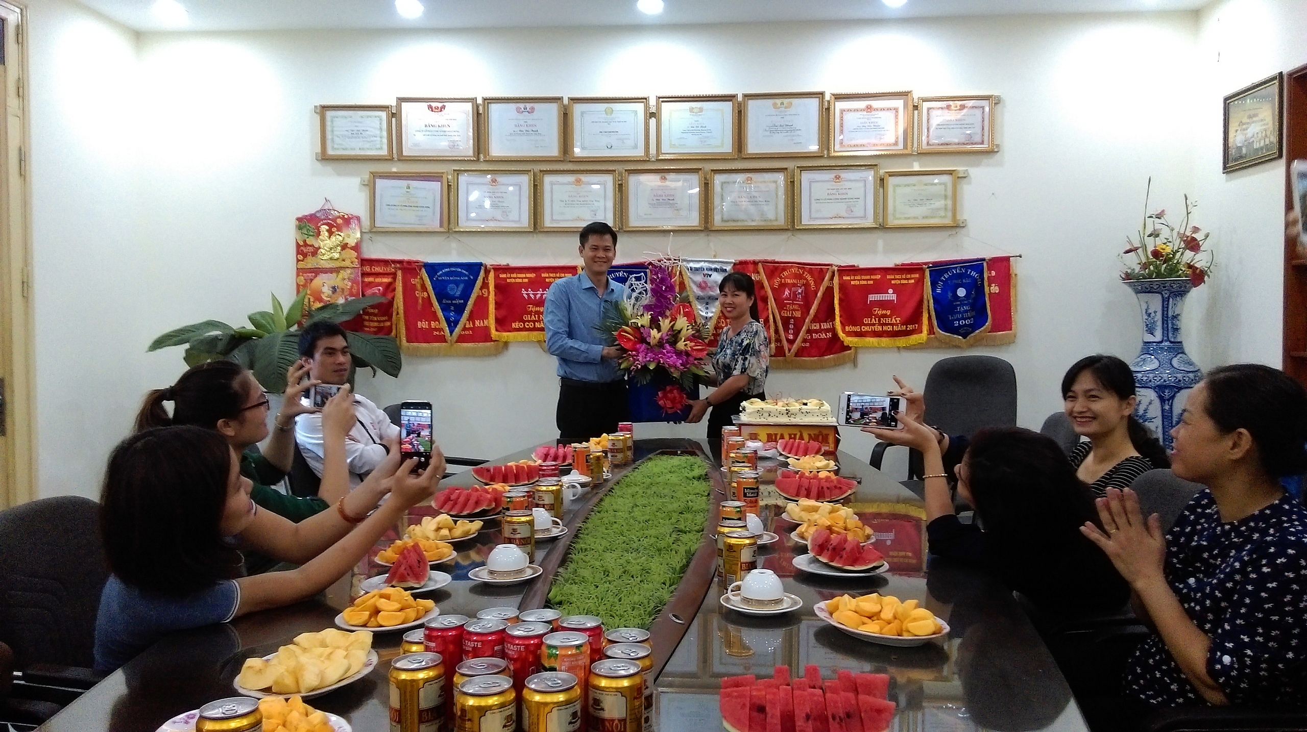 Chào mừng ngày phụ nữ Việt Nam 20/10 tại công ty năm 2017