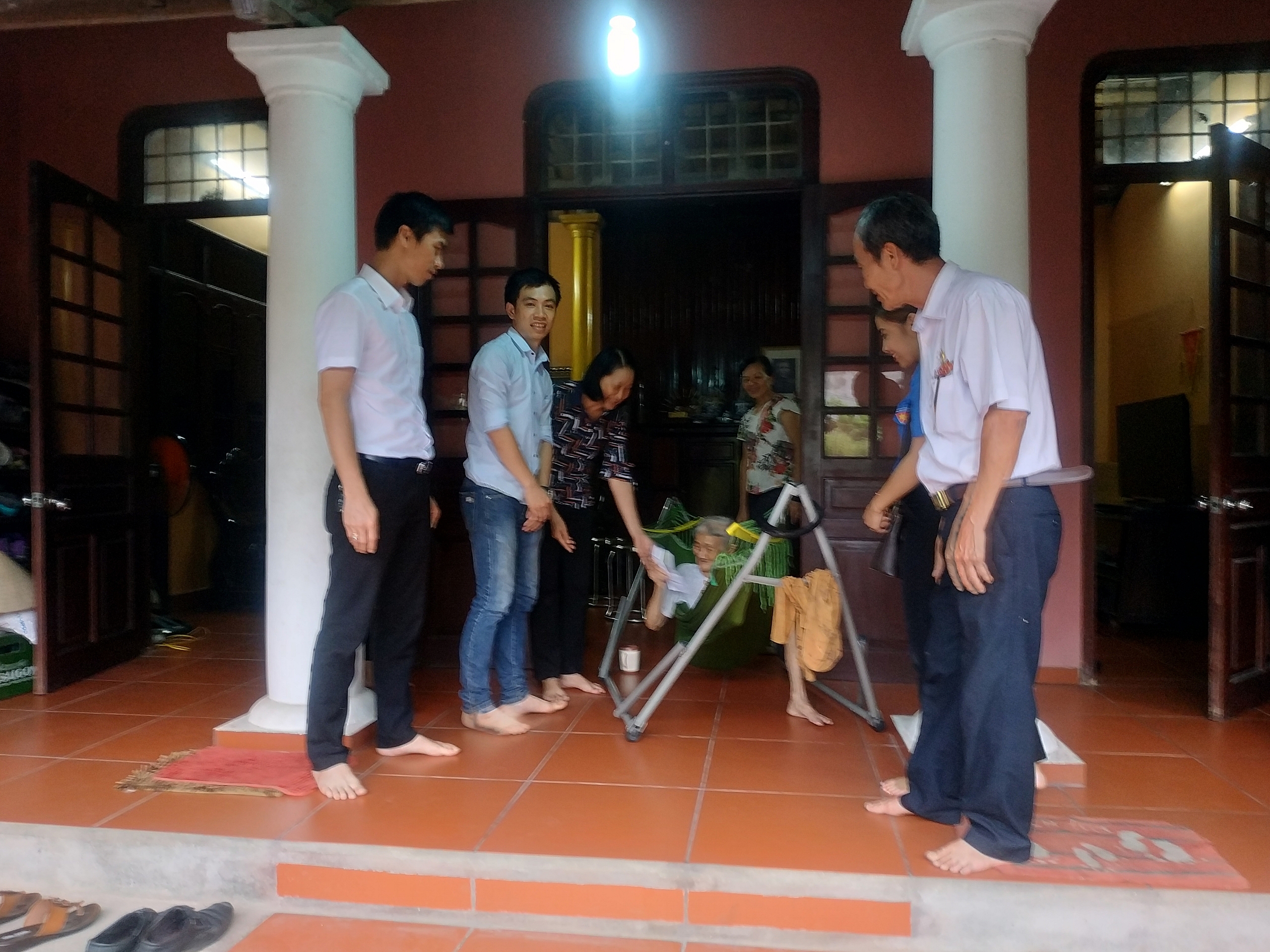 Hoạt động đoàn TN: Kết hợp cùng Đoàn TN xã Mai Lâm tặng quà tri ân kỷ niệm ngày thương binh liệt sỹ 27/7 năm 2018