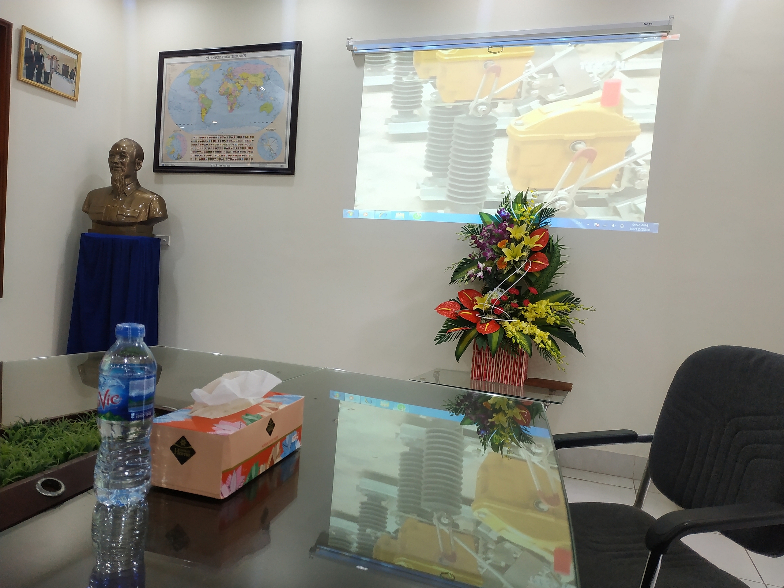 Lãnh đạo huyện và đảng ủy khối doanh nghiệp huyện Đông Anh thăm công ty