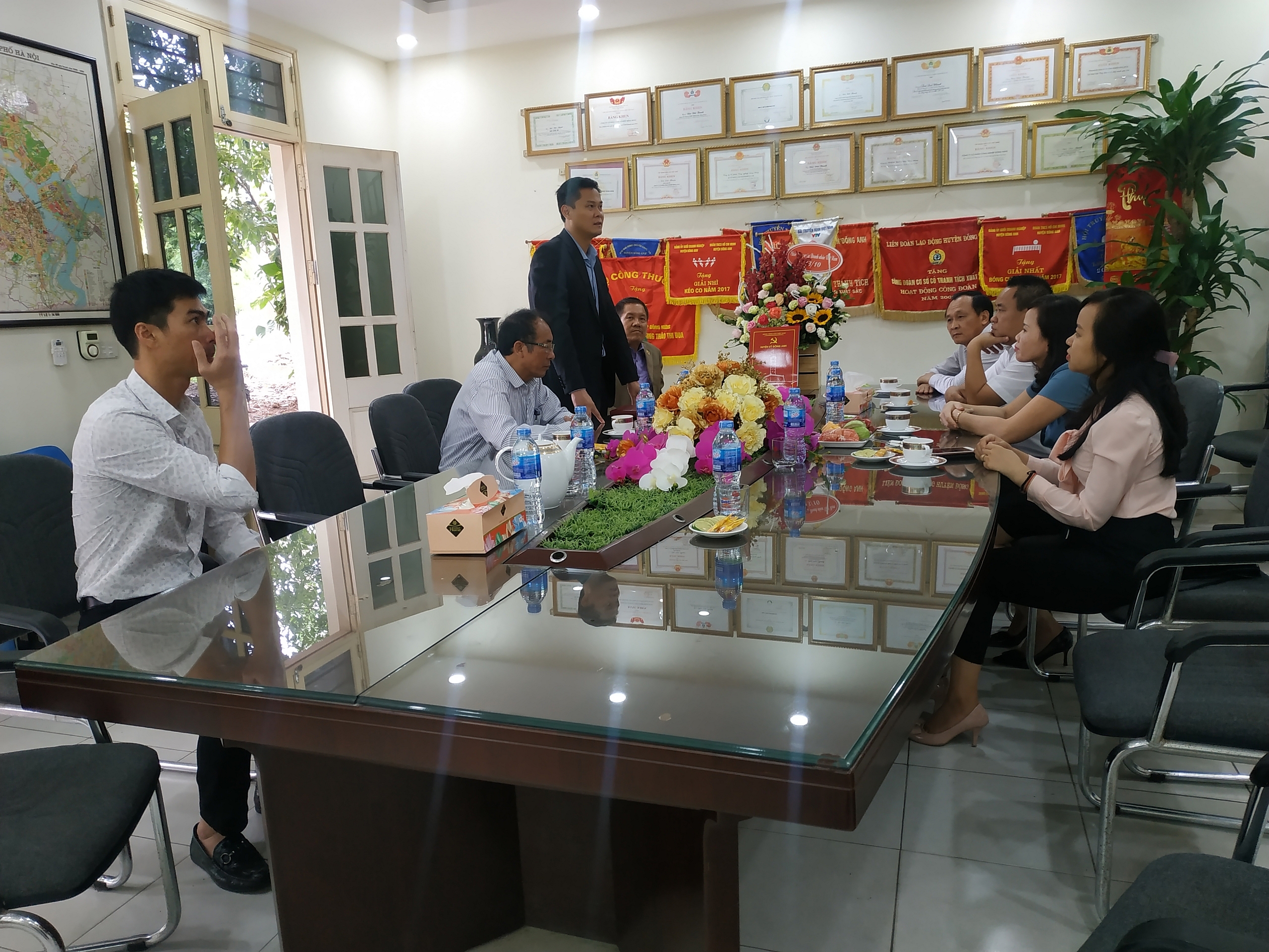 Lãnh đạo huyện và đảng ủy khối doanh nghiệp huyện Đông Anh thăm công ty